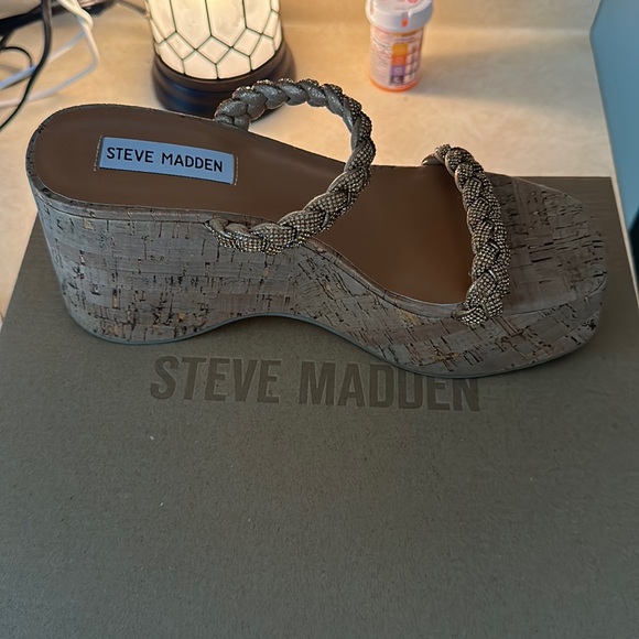 Steve Madden “Danya” Sandals - Picture 2 of 4